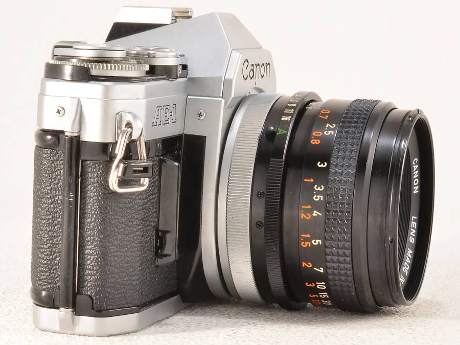 ラッピング無料  整備済#8 f/1.8S.Cレンズ 50mm FD Bk AE-1 CANON フィルムカメラ