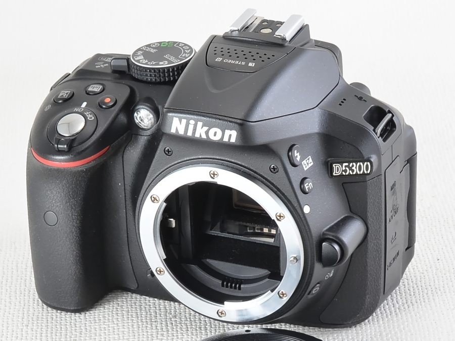 Nikon (ニコン) D5300 ボディ 元箱付属品付(予備純正バッテリー2つ付 